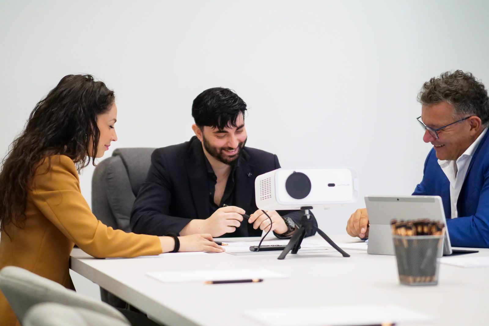 Salvatore Ramaglia al lavoro con il team